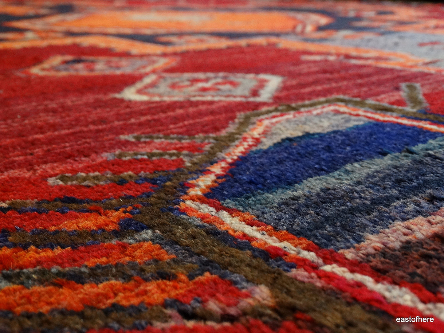 Bakhtiari Lori (235 x 163cm) - eastofhere