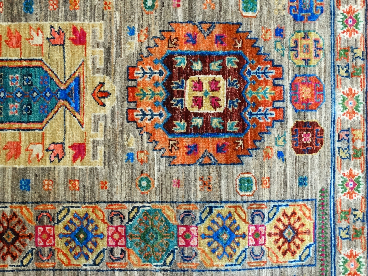Afghan Sultani (209 x 302cm)