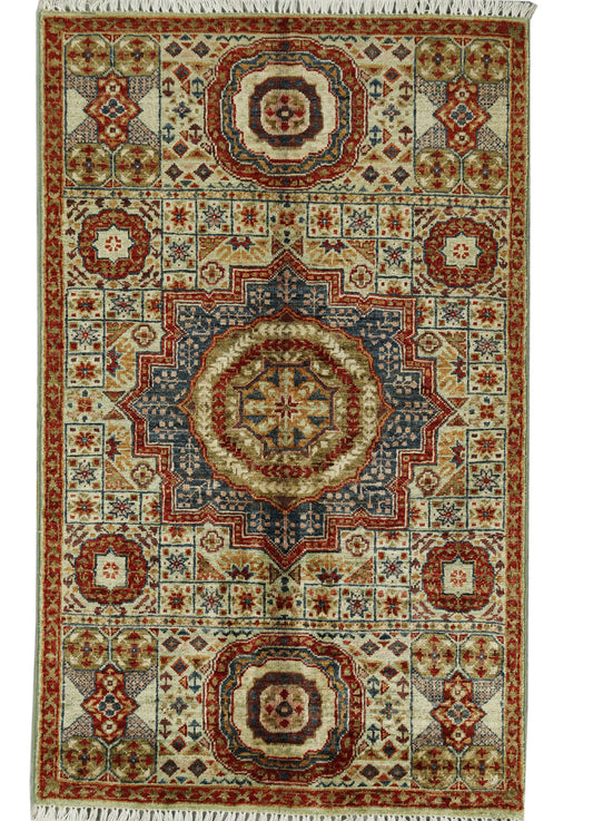 Eastofhere Sultani Mamluk rug with intricate patterns in 129x79cm size, showcasing traditional design and rich colors.